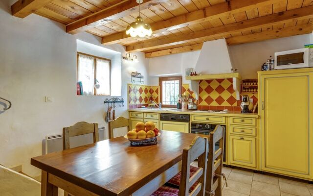 18th Century, Cosy Middle House in Barjols
