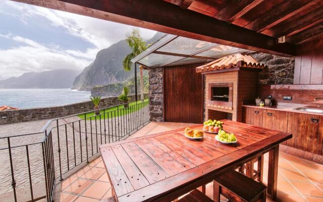 Seixal Sunny Villa