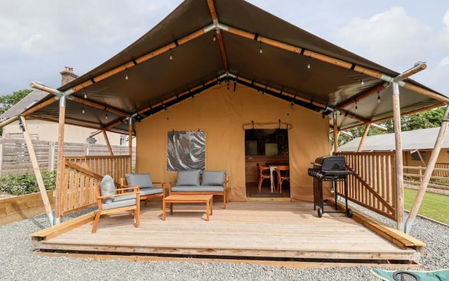 Lucky Clucky Lodge