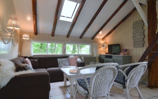 Charming Holiday Home in Hellendoorn Amidst the Forest