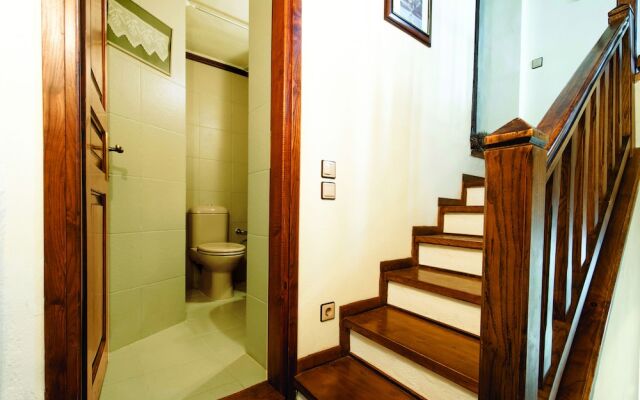 The Fountainhead Historic Chalet by JJ