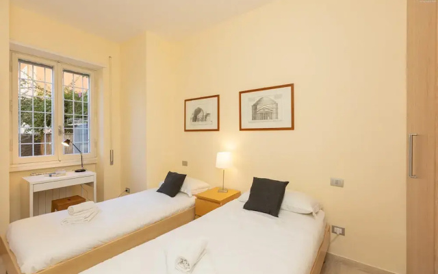 Rental in Rome Pateras Garden Apartment