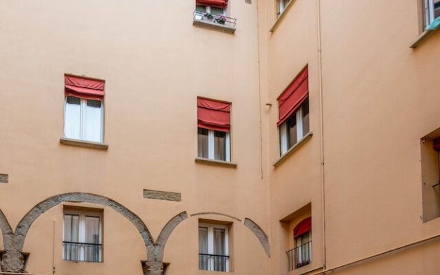 Santo Stefano Elegant Apartment by Wonderful Italy