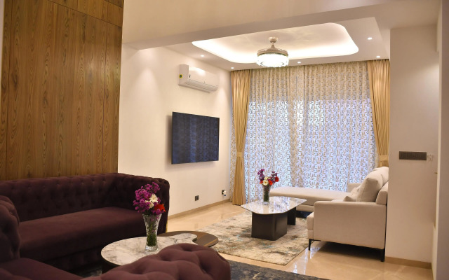 Luxuryhouse-3br-free Car & Driver-balcony-wifi