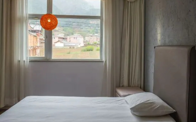 Luguhu Aishang Hotel