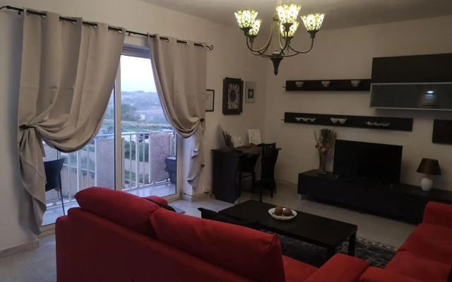 Village Corner 3 bedroom apartment with garage
