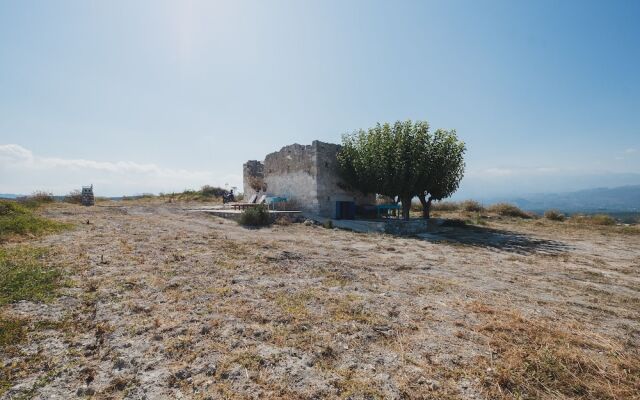 Karavos View - A Unique Artists' Hideaway Paradise