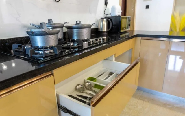 Stay.Plus Splash of Glam Lavington