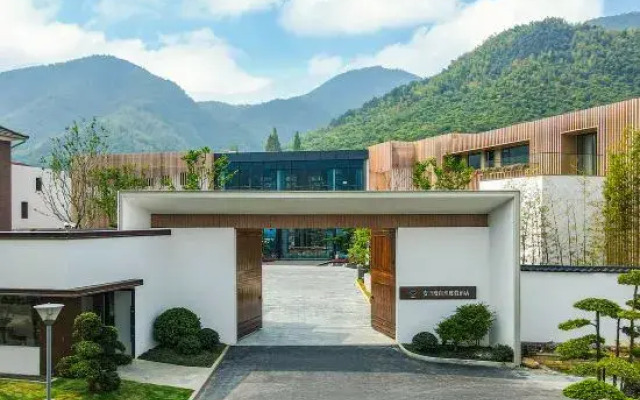 MANZIRAN Hotel