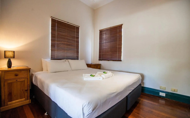 Captain Stirling Hotel