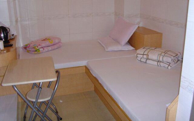 Yue Ka Guest House - 52-54 Argyle Street