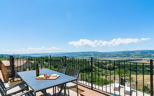 Deluxe Mansion in Umbria With a Pool