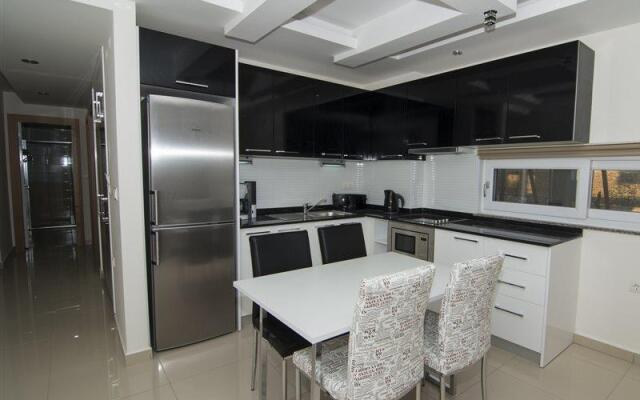 Crystal Towers Deluxe Apart