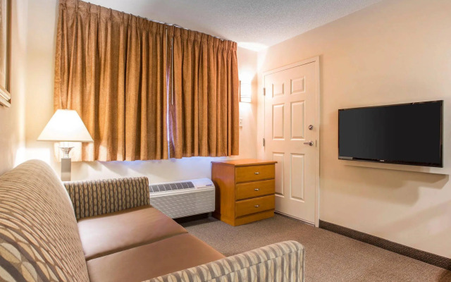 Suburban Extended Stay Hotel North - Ashley Phosphate