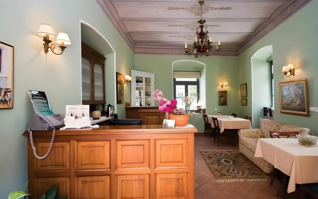 Phaedra Hotel