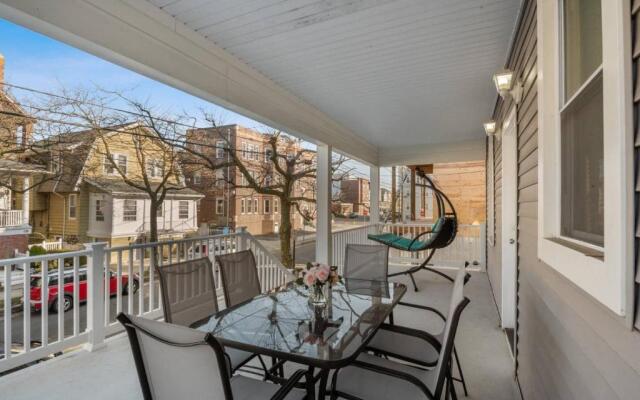 2 Blocks from Beach-Sleeps 16