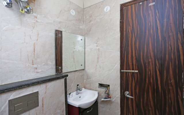 OYO 15566 Hotel Rosewood Inn