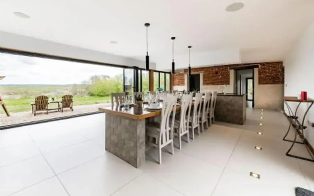 Host Stay Willow Barn