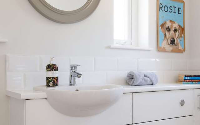 Beach House With Pool in West Wittering