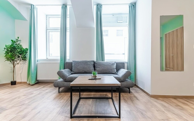 Neighboring Apartments Near Westbahnhof