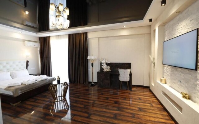 Olympus Hotel By Umbrella