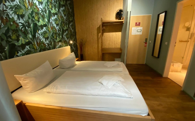 Singer109 Hotel & Hostel