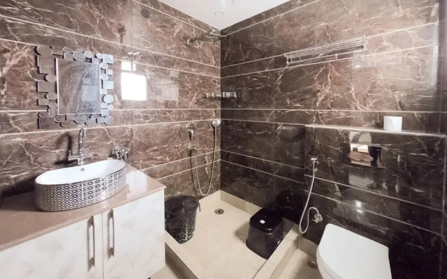 Under My Roof Luxury Apartment