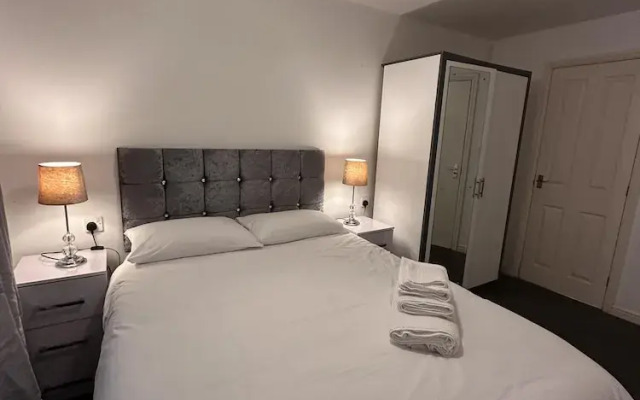 Captivating 2-bed Apartment in West Bromwich