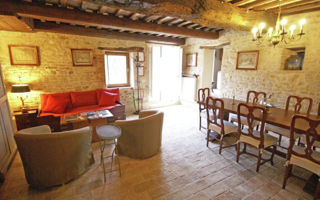 Belvilla by OYO Spacious Villa in Treia With Pool