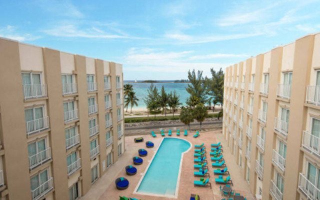 Courtyard Nassau Downtown/Junkanoo Beach