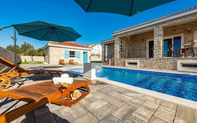 Villa Zizi in Vrsi With 4 Bedrooms and 3 Bathrooms