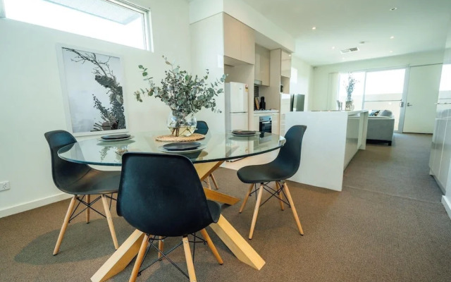 The Cove @ New Port-Pool - Spa - Sauna - Gym & More