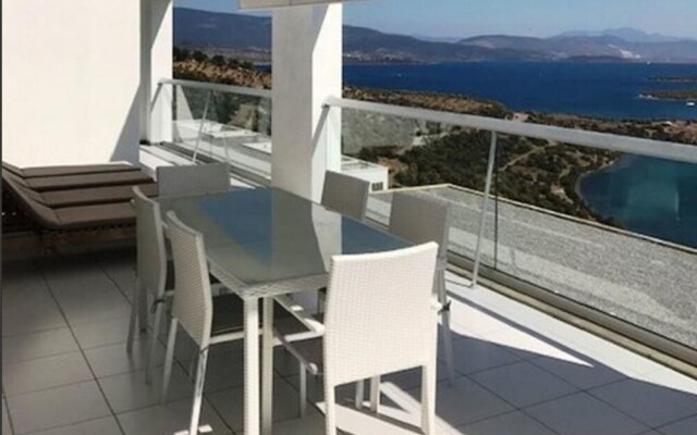2 Bed Penthouse Apartment With Stunning Sea View