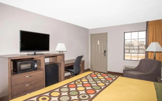 Super 8 Springdale AR