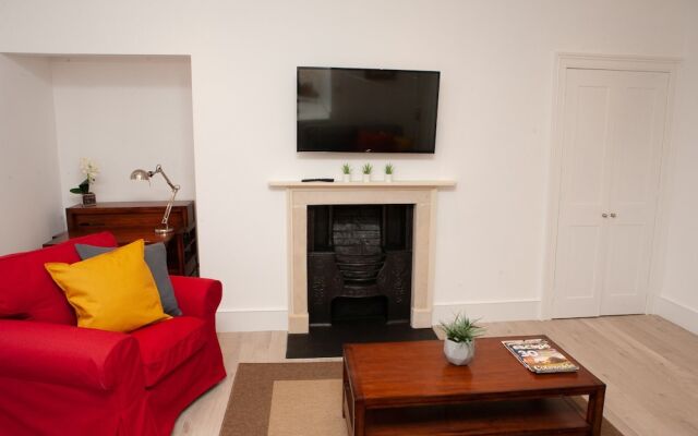 Bright 1 Bedroom Apartment With Views in Bath