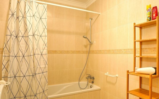 Beautiful Apartment With a Bedroom in Meia Praia and a Communal Swimming Pool