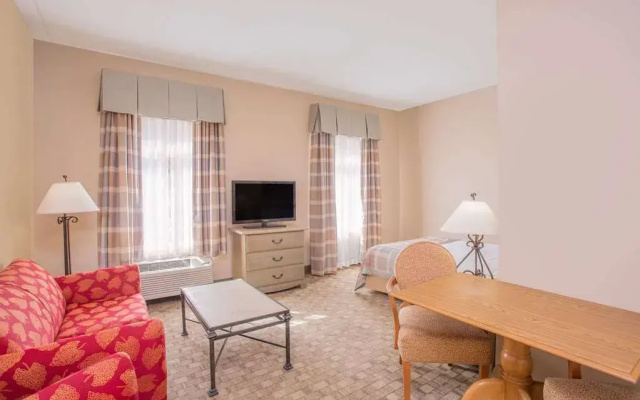 Hawthorn Suites by Wyndham Conyers