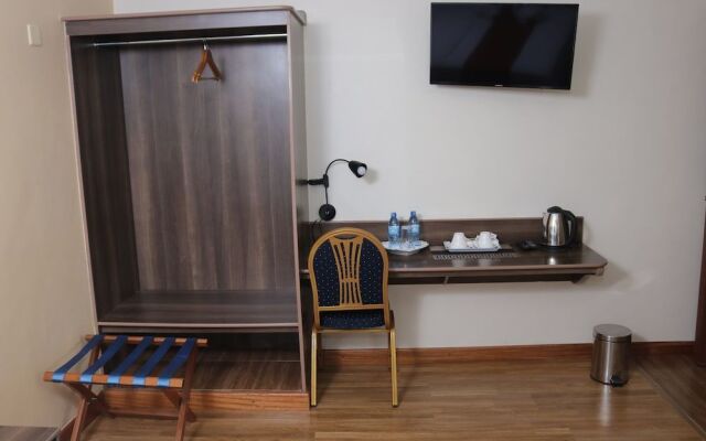 Buraha Zenoni Hotel and Resort