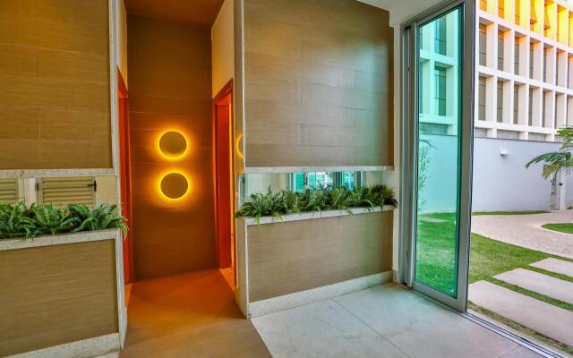 Jade Hotel