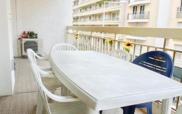 One bedroom apartment in the center of Cannes, next to the Carlton, a few meters from the Croisette - 367