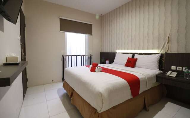 RedDoorz Plus @ Airlangga Mataram