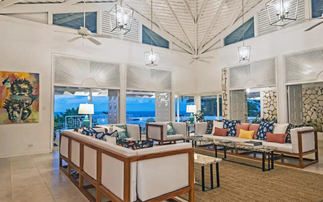 Magnificent 5-Bedroom Estate Villa, Sleeps 12