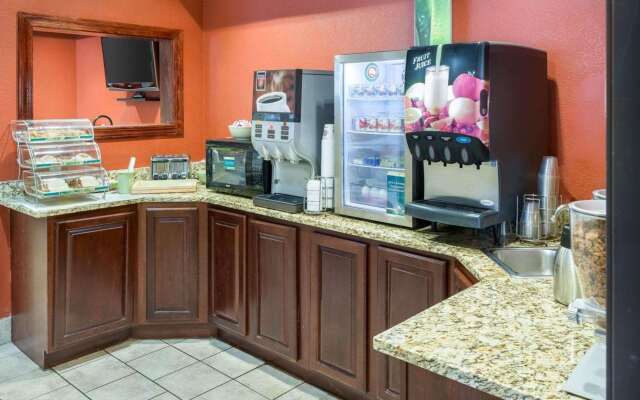 Quality Inn Lakeville North