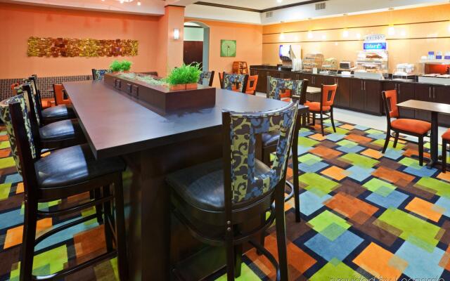Holiday Inn Express Hotel & Suites DALLAS WEST by IHG