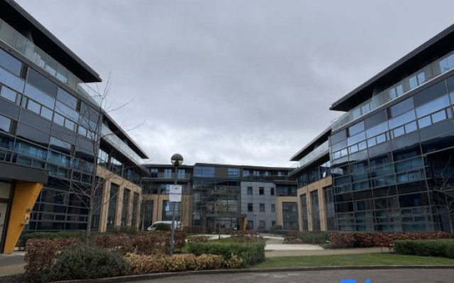 Modern 1 Bed Apt Near Ascot- with parking