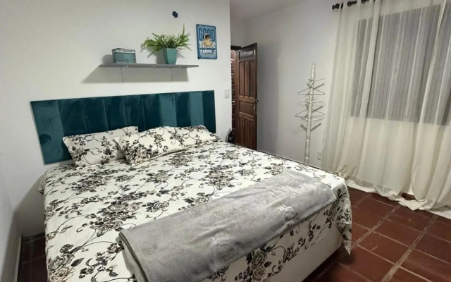 Sítio com piscina e lareira