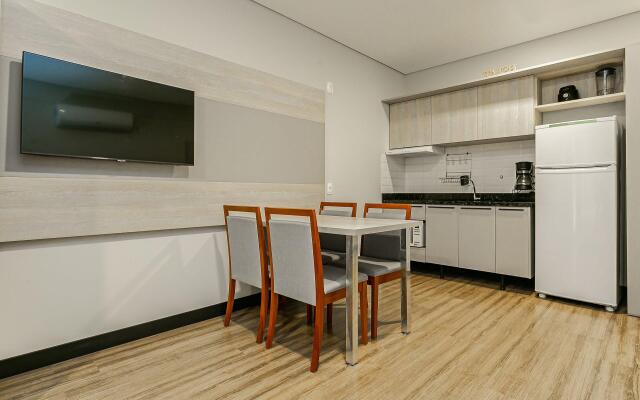 Studio moderno em condomínio com piscina #IA12