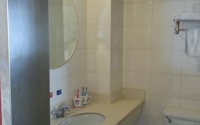 Super 8 by Wyndham Kunshan Bai Lu Zhong Lu