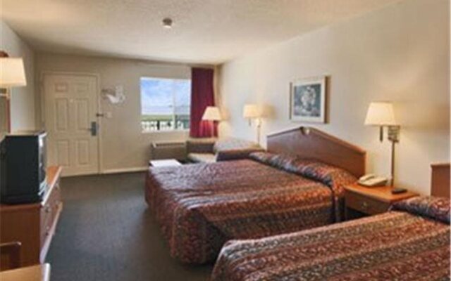 Summit Inn & Suites - Hempstead