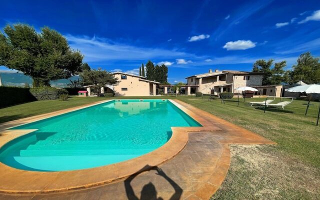 Sleeps 11 - Huge Charming Italian Villa & Pool - Aircon - Wifi